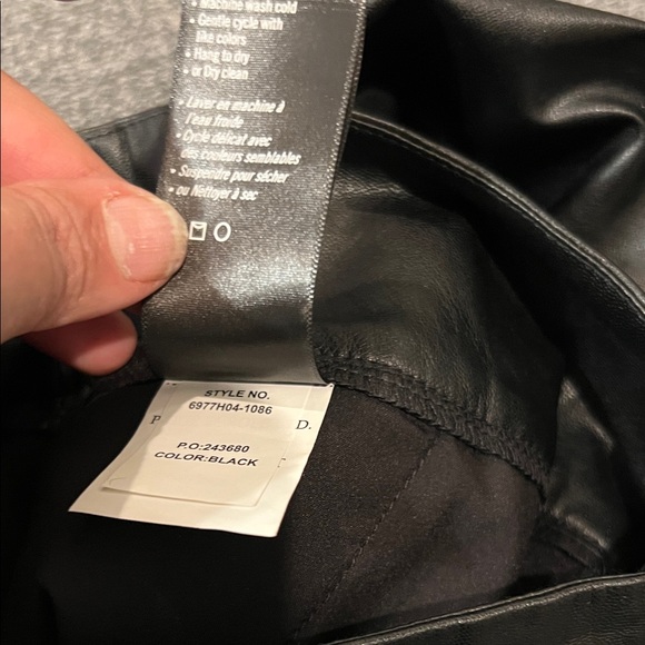 PAIGE Black Vegan Leather Crop Pants | Size 6 | Modern Classic - Picture 13 of 13